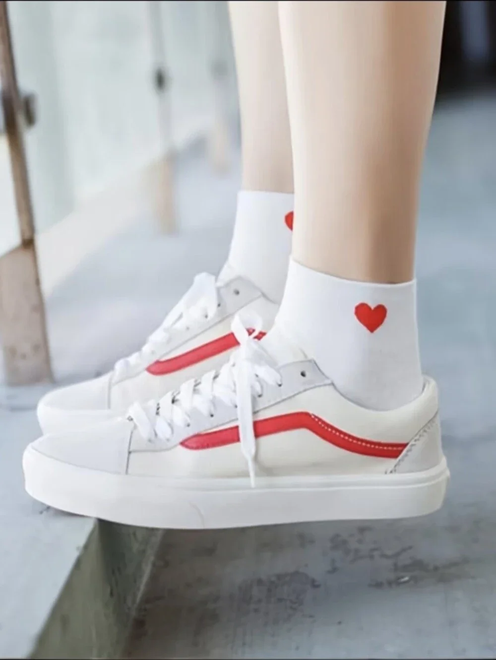 NWT 5 Pairs White Athletic Socks w/ Red Hearts on Cuff - Fits Womens Shoe Sz 5-8